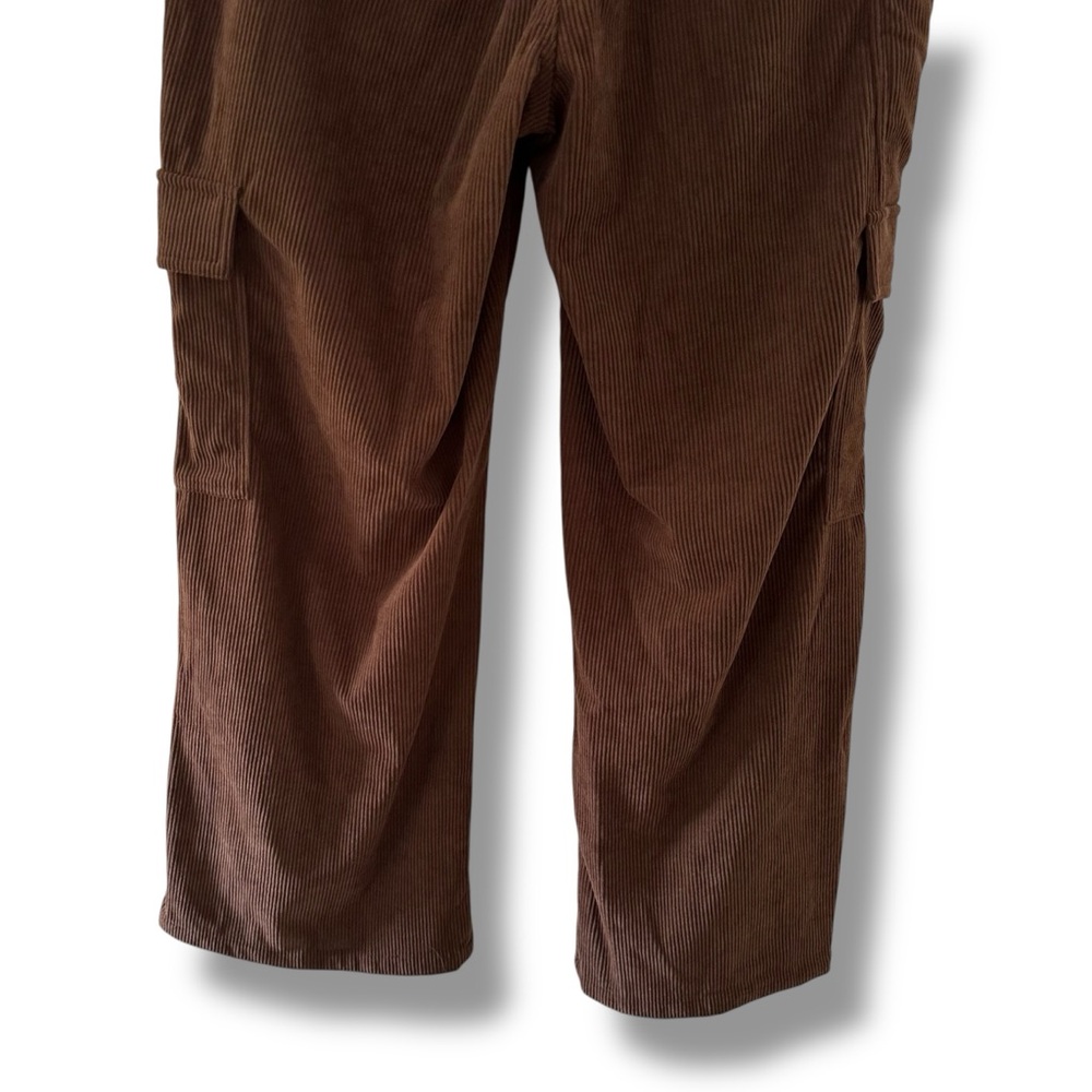 Wide-Leg Cargo Pants in Brown - Picture 10 of 10